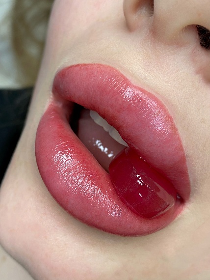Перманентный макияж губ за 6000 руб